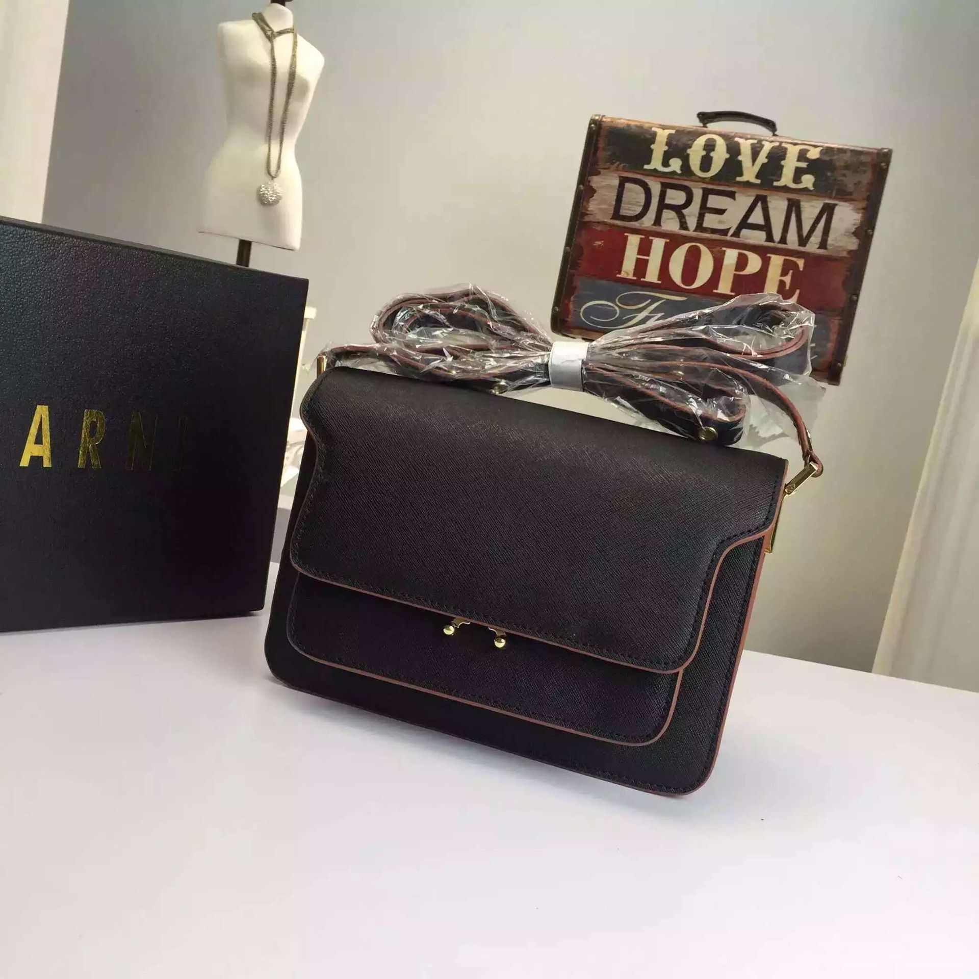 Marni Original Leather Shoulder Bag M2091 Black Marni Original Leather Shoulder Bag M2091 Black