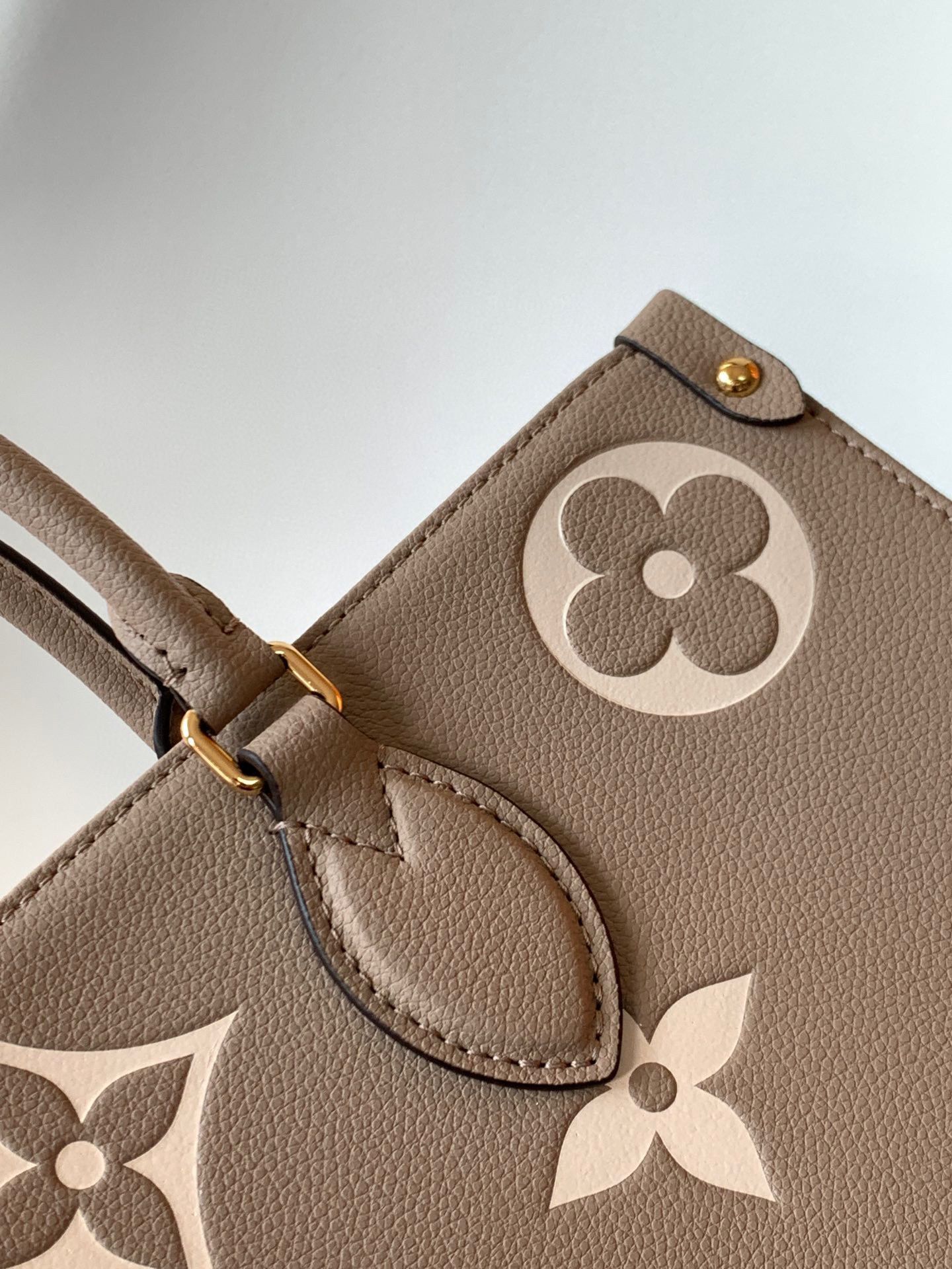 Louis Vuitton ONTHEGO Original Leather MM M45494 Gray Louis Vuitton ONTHEGO Original Leather MM M45494 Gray