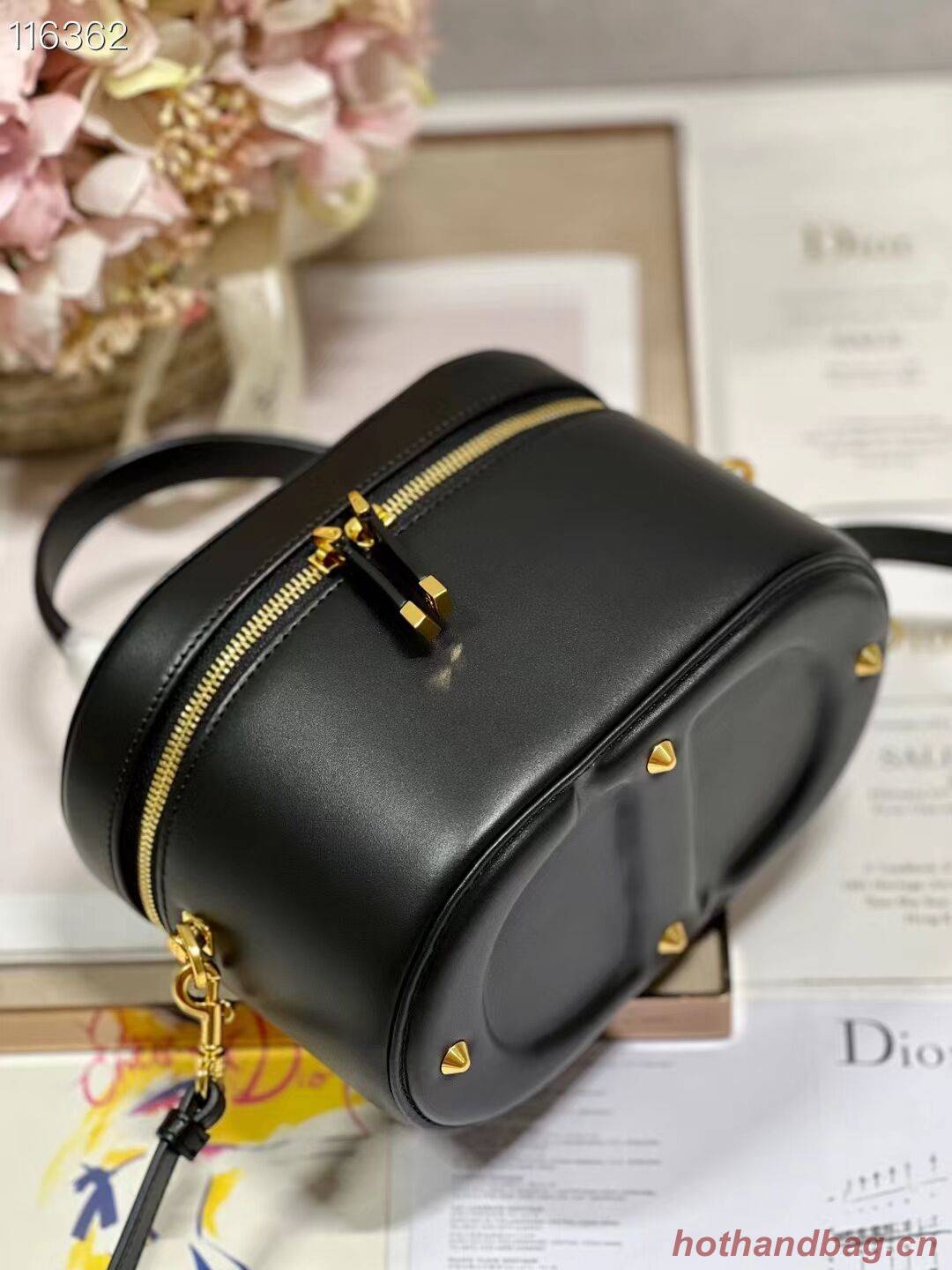 SMALL CD SIGNATURE VANITY CASE Calfskin with Embossed CD Signature S2203UMFV Black SMALL CD SIGNATURE VANITY CASE Calfskin with Embossed CD Signature S2203UMFV Black