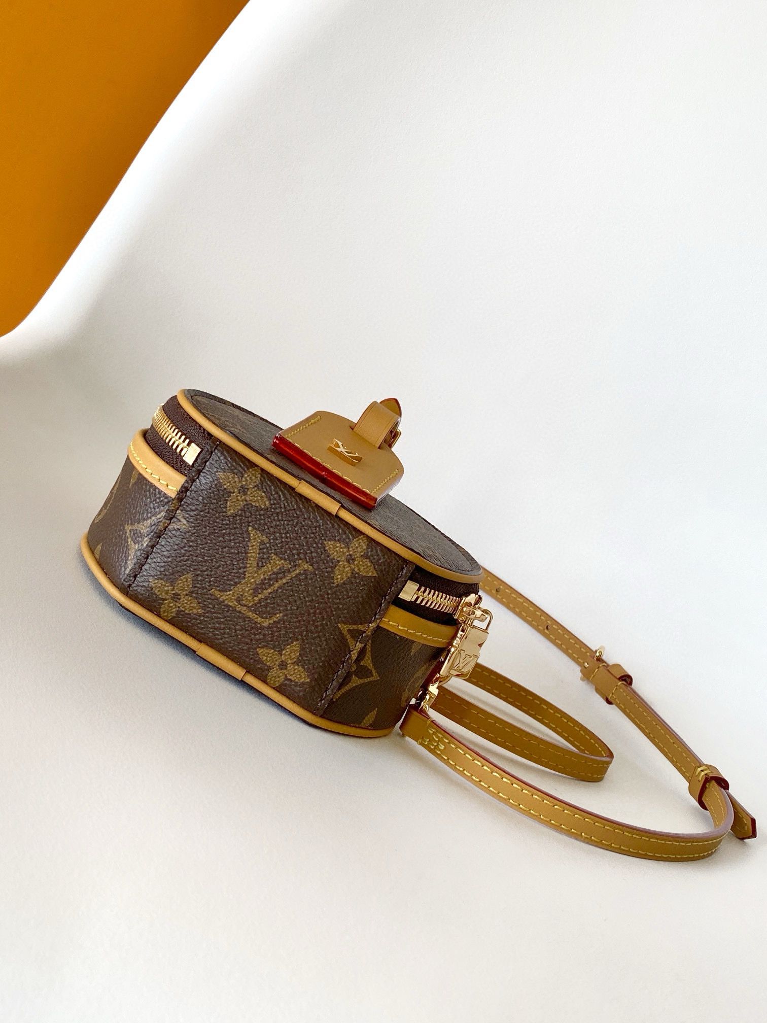 Louis Vuitton Original Monogram Canvas MINI BOITE CHAPEAU M44699 Louis Vuitton Original Monogram Canvas MINI BOITE CHAPEAU M44699