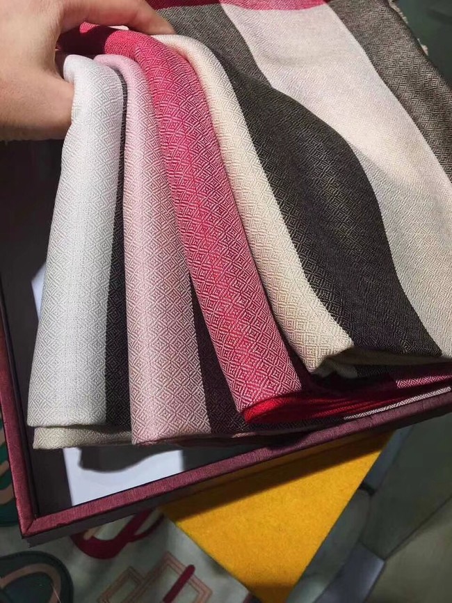 Burberry Shawl Wool Silk and Cotton KY191