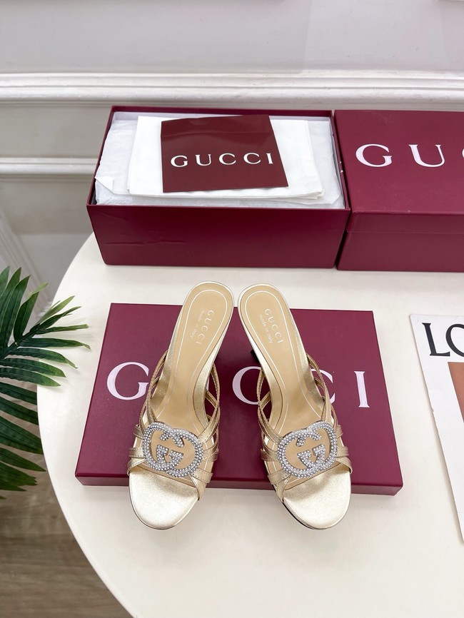Gucci Womens slide sandal with crystal Interlocking G 852663-2